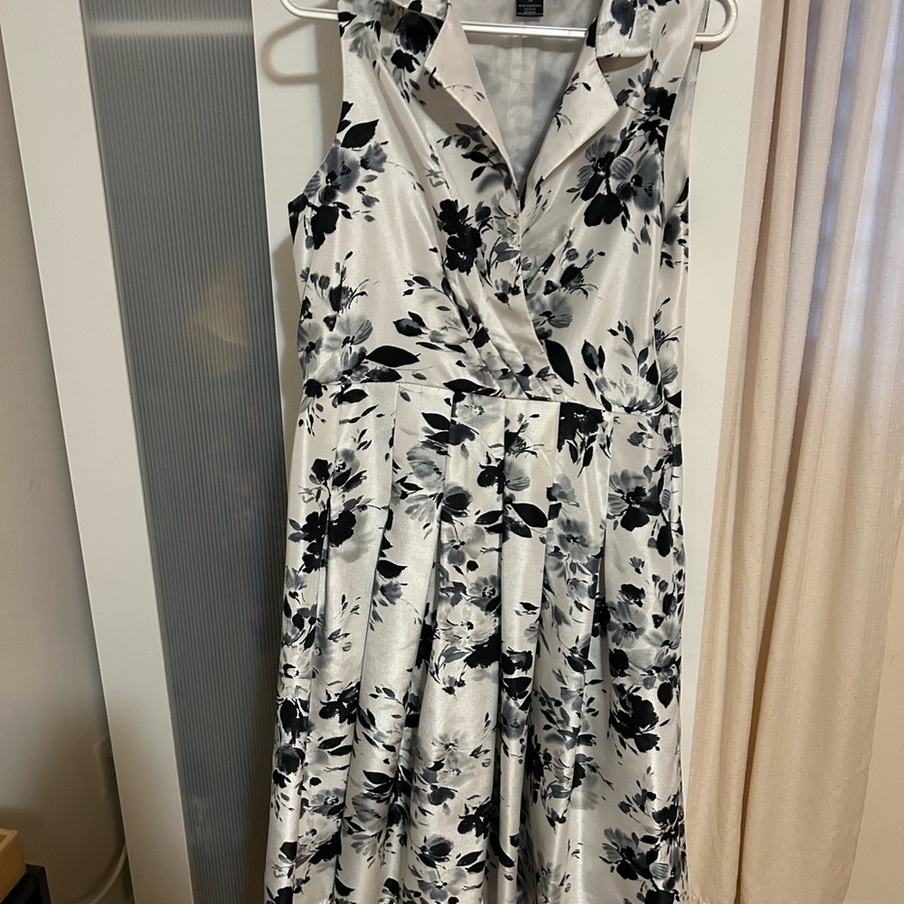Jessica Howard Black and White Notched Collar Midi Dress